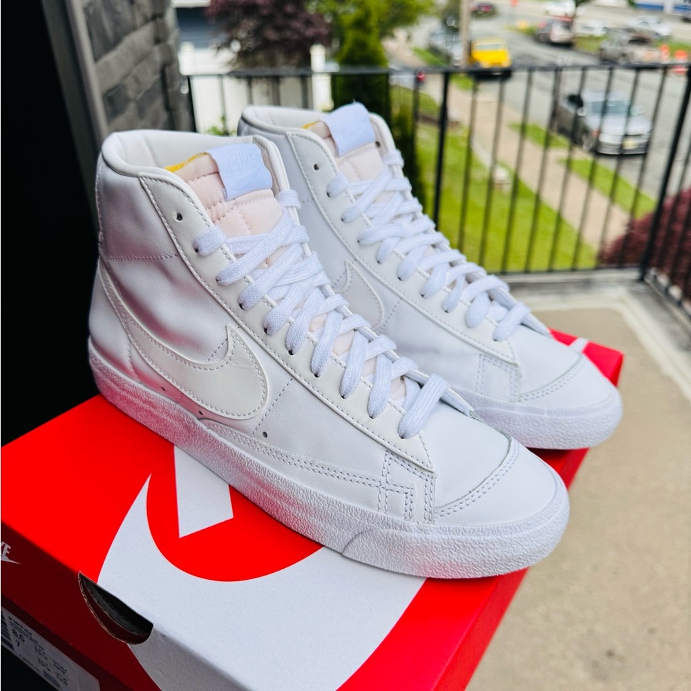 Unisex Nike blazer mid ‘77 ,size 8.5 women size …